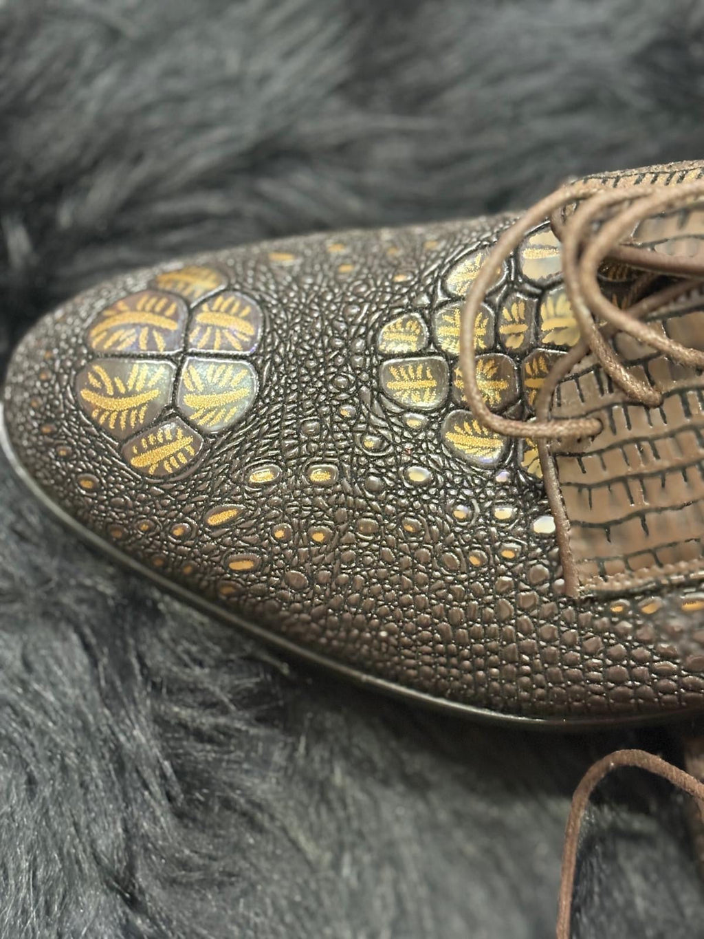 Shoes for men/ Luxury Black "Gator-Print" Textured Oxfords