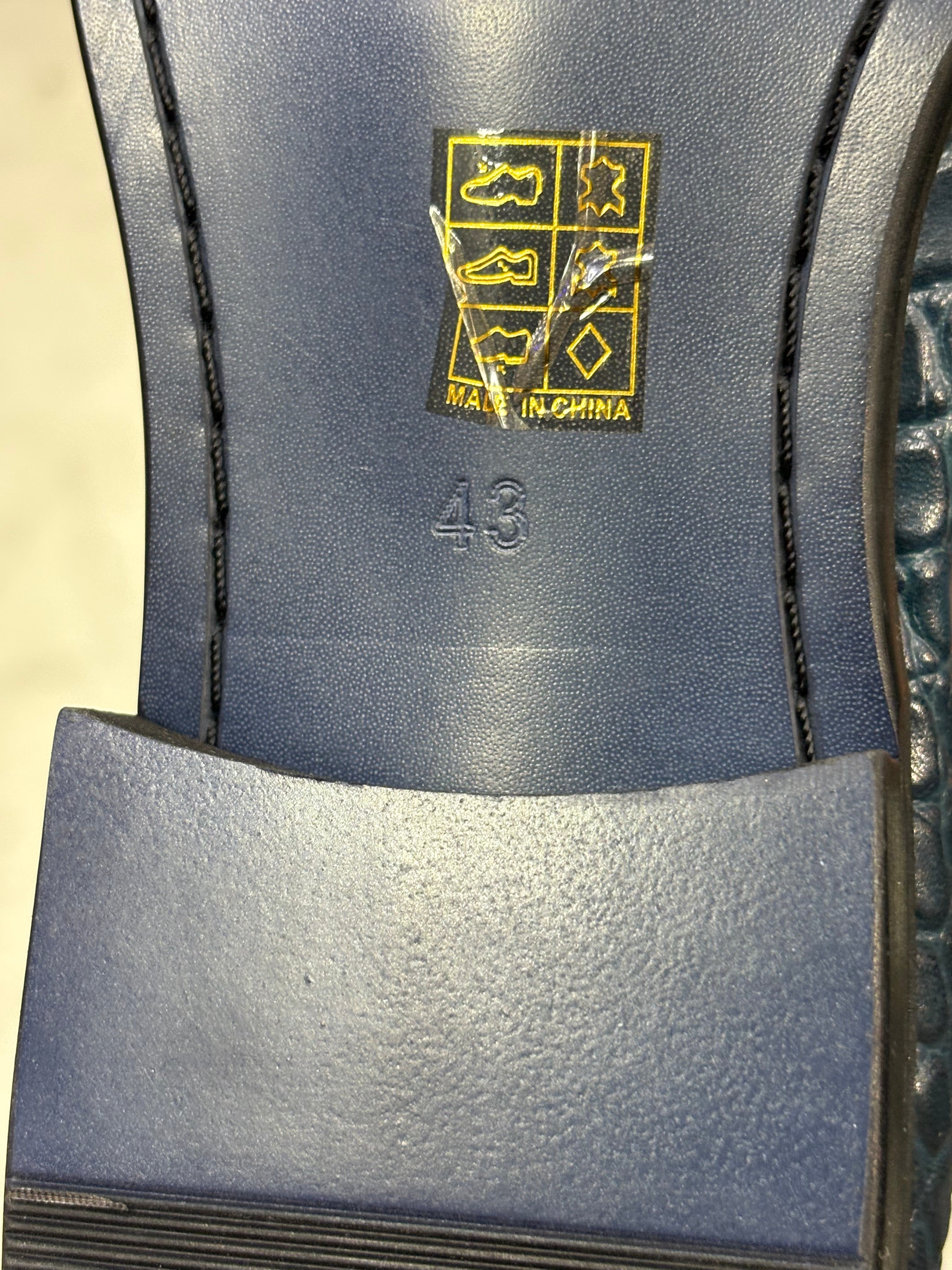 Shoes for men/ Luxury Black "Gator-Print" Textured Oxfords